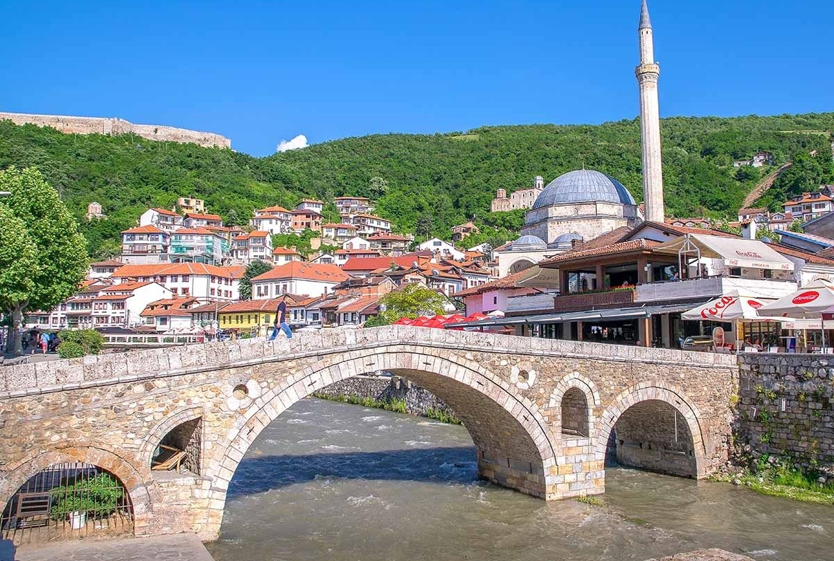 Kosova'da parlamento seçimlerinde başbakan Albin Kurti'nin partisi önde