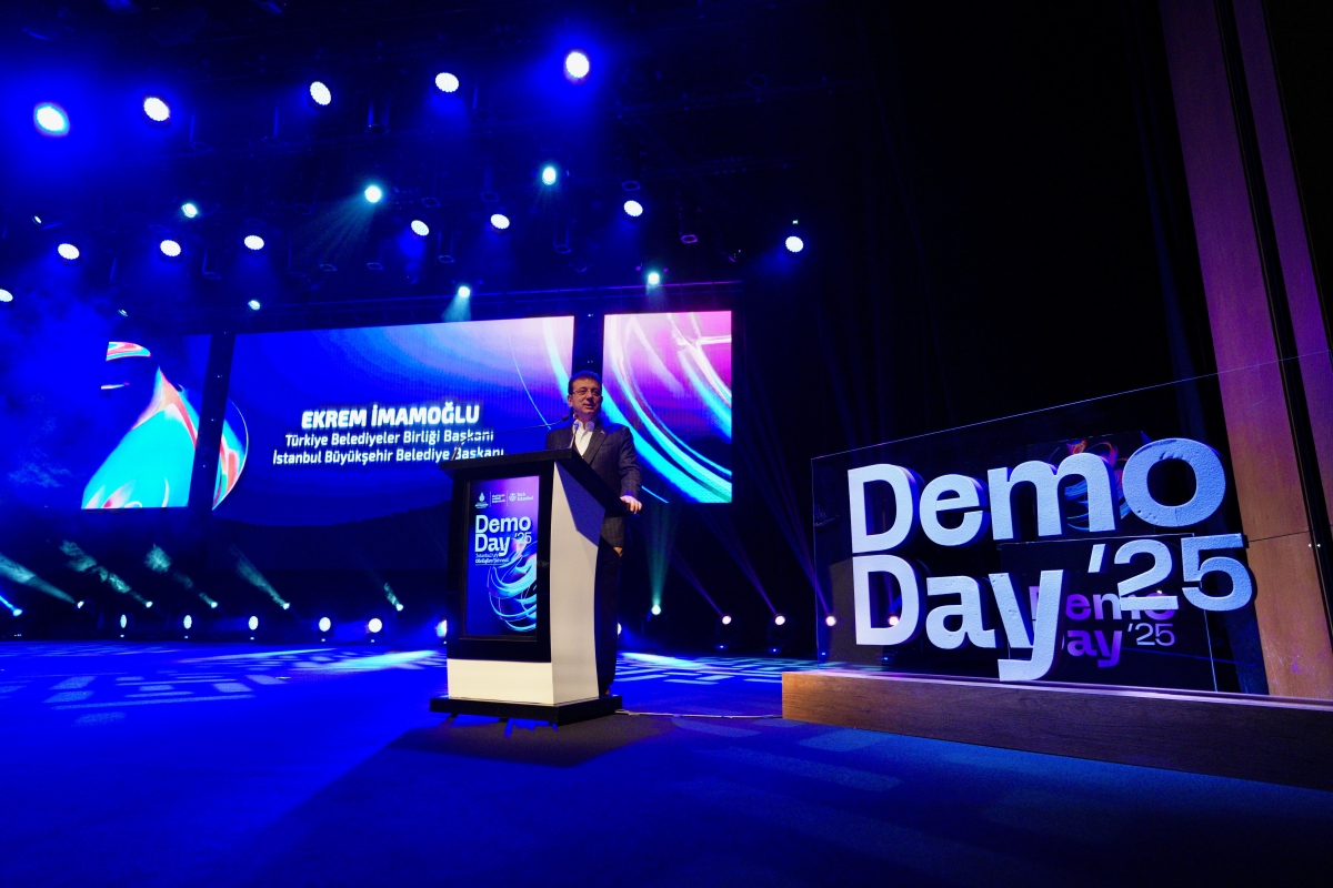 İmamoğlu: İstanbul'un liderliğini ülkemizin liderliğine taşıma hedefindeyiz