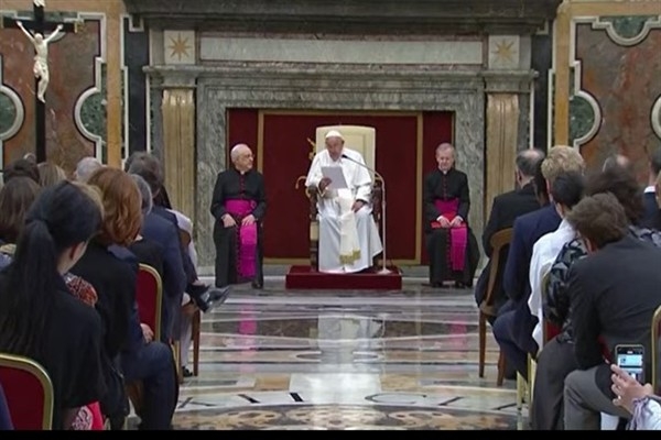 Vatikan, Papa Francis'in bronşit nedeniyle hastaneye kaldırıldığını duyurdu