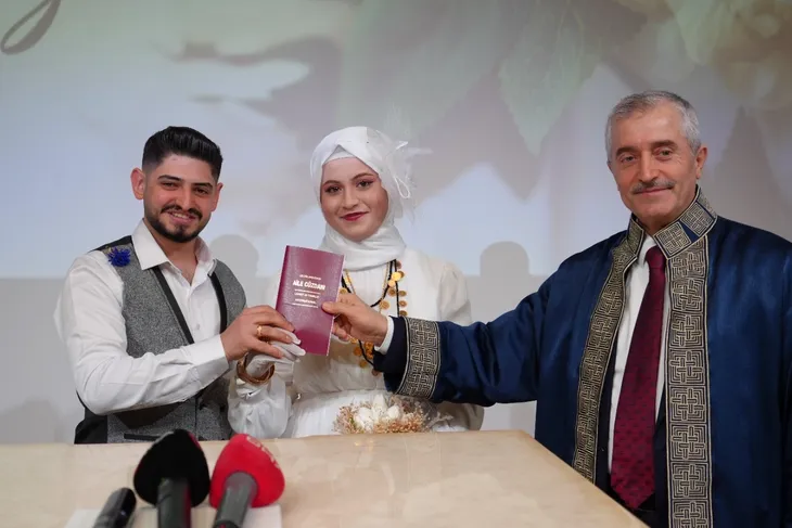 Belediye Başkanı böyle olmalı 53 çiftin nikahı kıyıldı