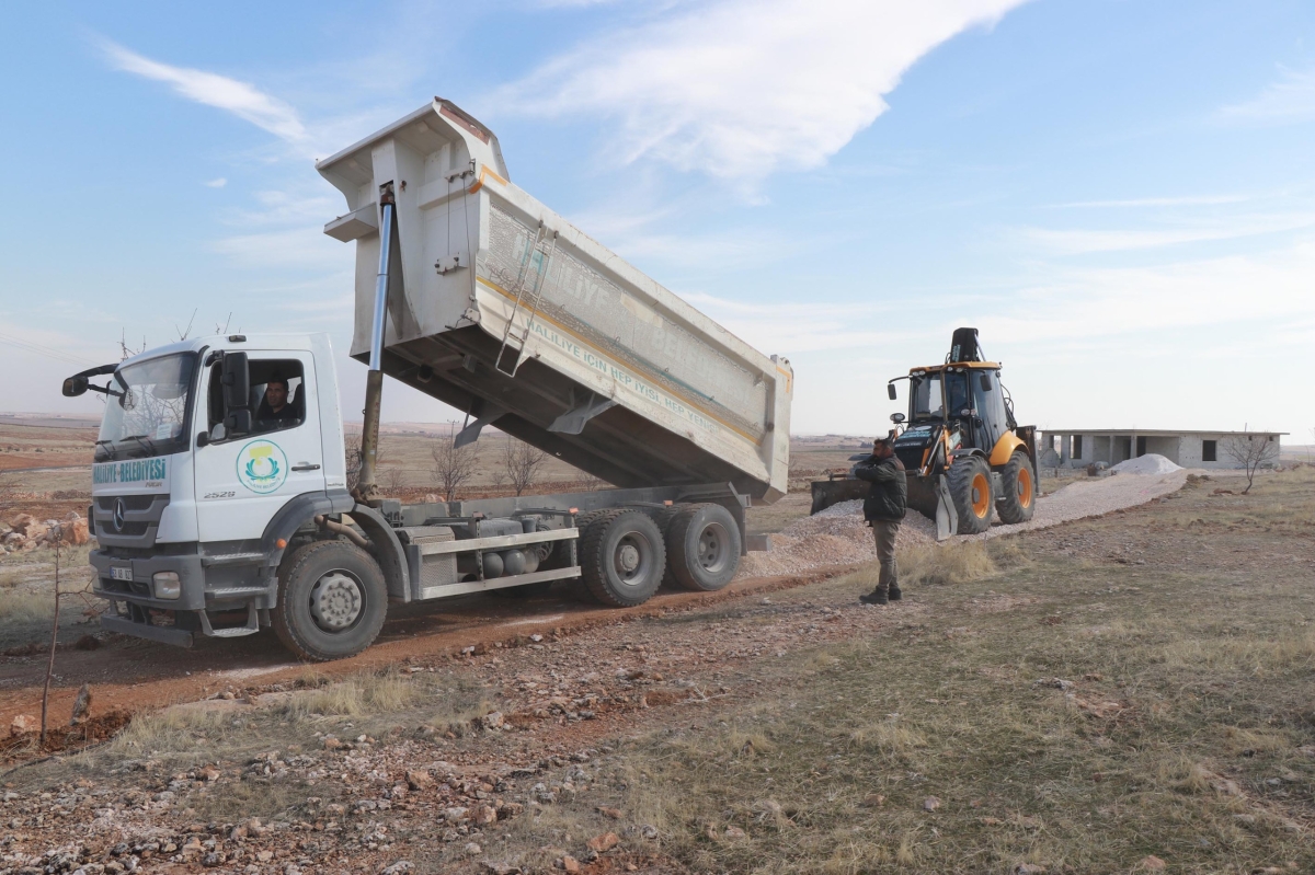 Aslanlı Kırsal Mahallesinde yollar yenilendi