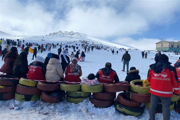 Aile ve Sosyal Hizmetler İl Müdürlüğünden çocuklara yönelik kayak etkinliği