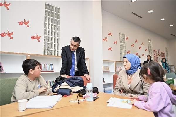 Aksoy, Necip Fazıl Kısakürek Kütüphanesi'ni ziyaret etti