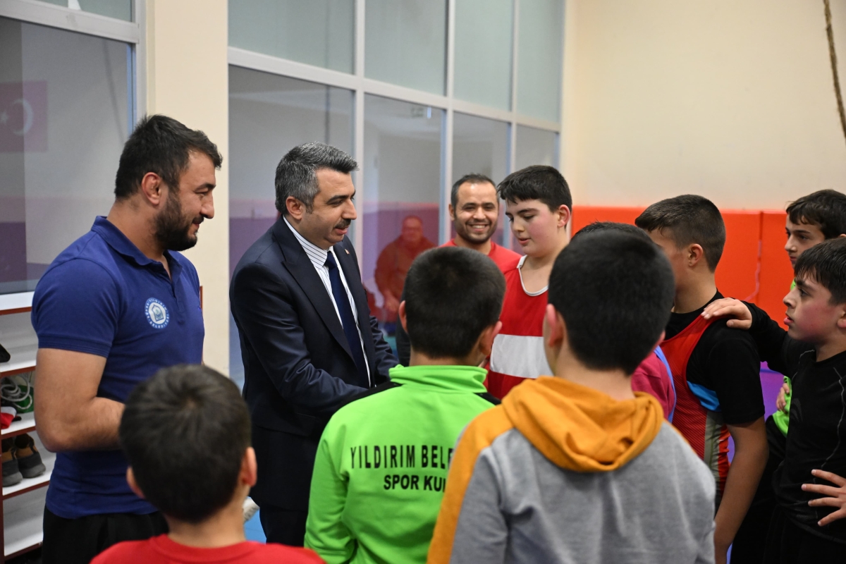Başkan Yılmaz, güreşçilerle buluştu