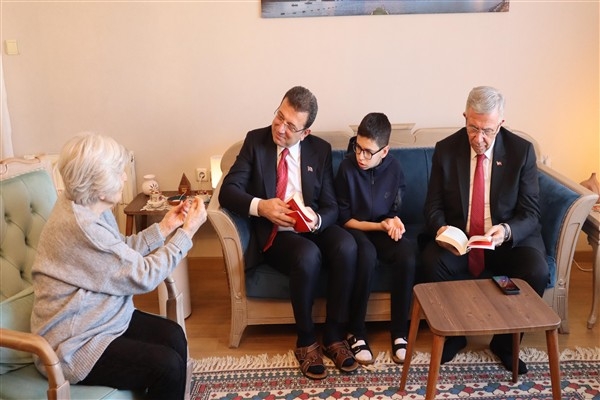 Yavaş ve İmamoğlu, Zafer Partisi Genel Başkanı Özdağ'ın annesini ziyaret etti