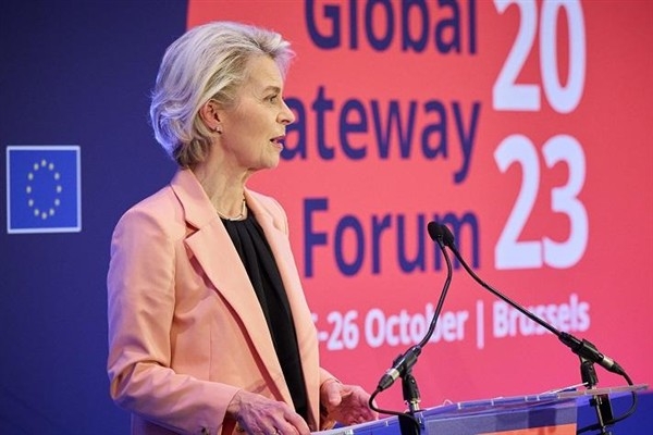 Leyen: Ukrayna'yı destekleyeceğiz, Avrupa savunmasında bir artış gerçekleştireceğiz
