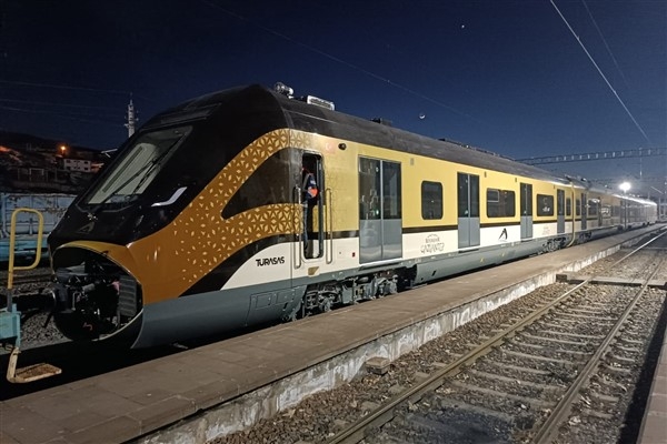 Gaziantep'in yerli ve milli motorlu elektrikli tren setleri yola çıktı
