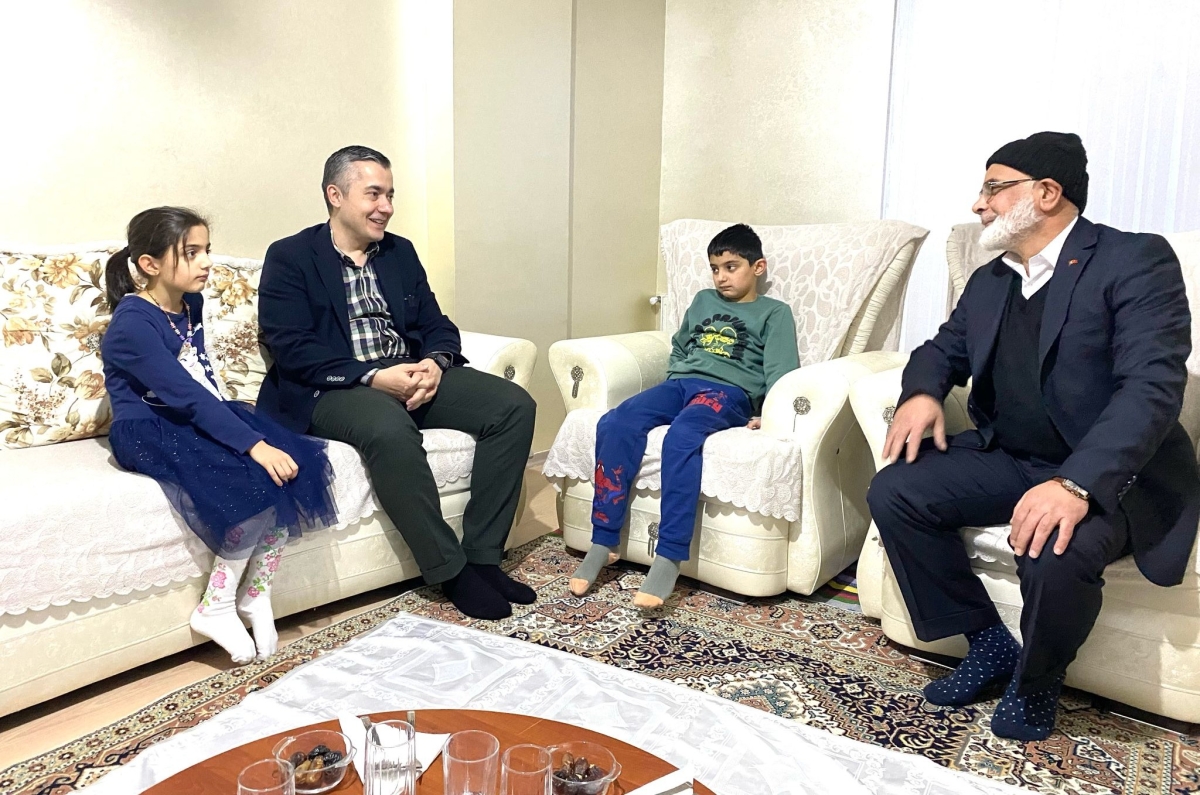 Başkan Vekili Aksoy'dan gazi ailesine ziyaret