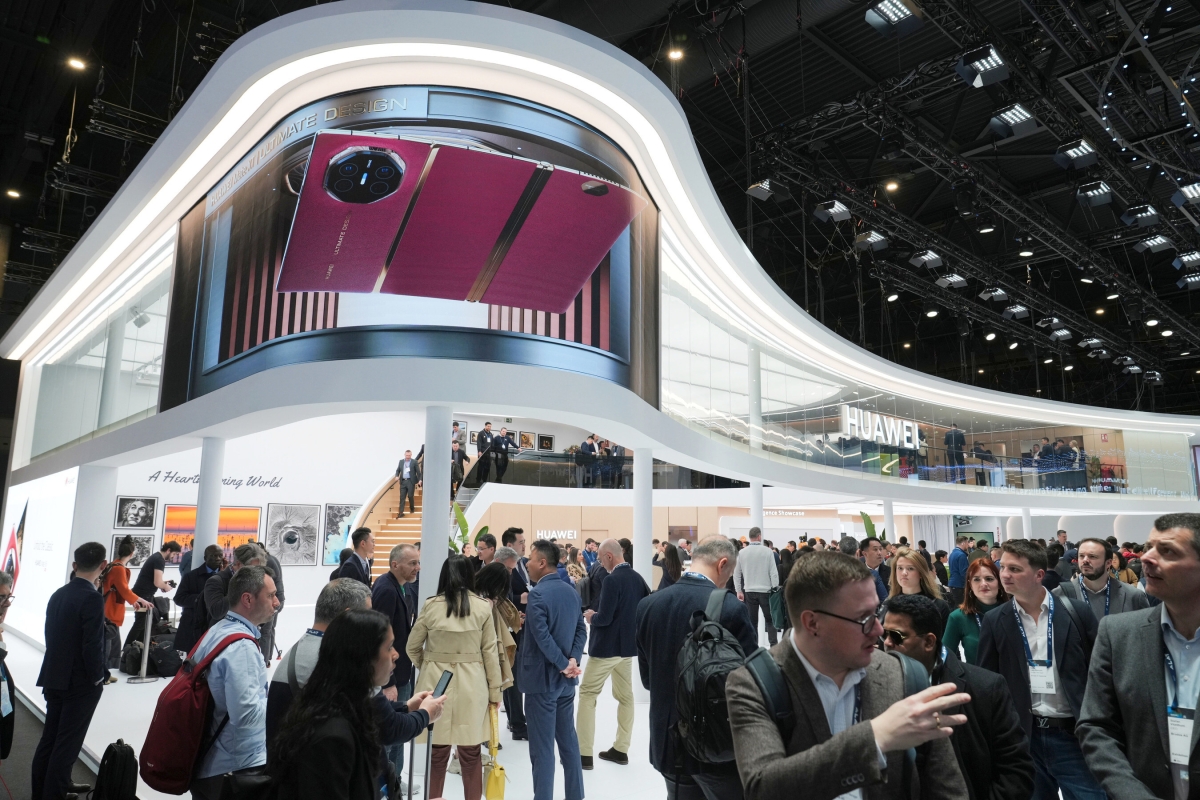 Huawei dünyanın ilk ticari üçlü katlanabilir telefonunu MWC 2025'e getiriyor