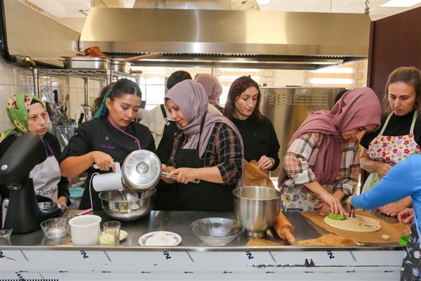 Küçükçekmece'de Kadın Eşitlik Merkezi'nde Halk Eğitim onaylı kurslar düzenleniyor