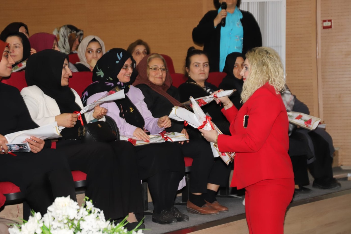 KARAKÖPRÜ'DE KADINLAR GÜNÜ ETKİNLİĞİ DÜZENLENDİ