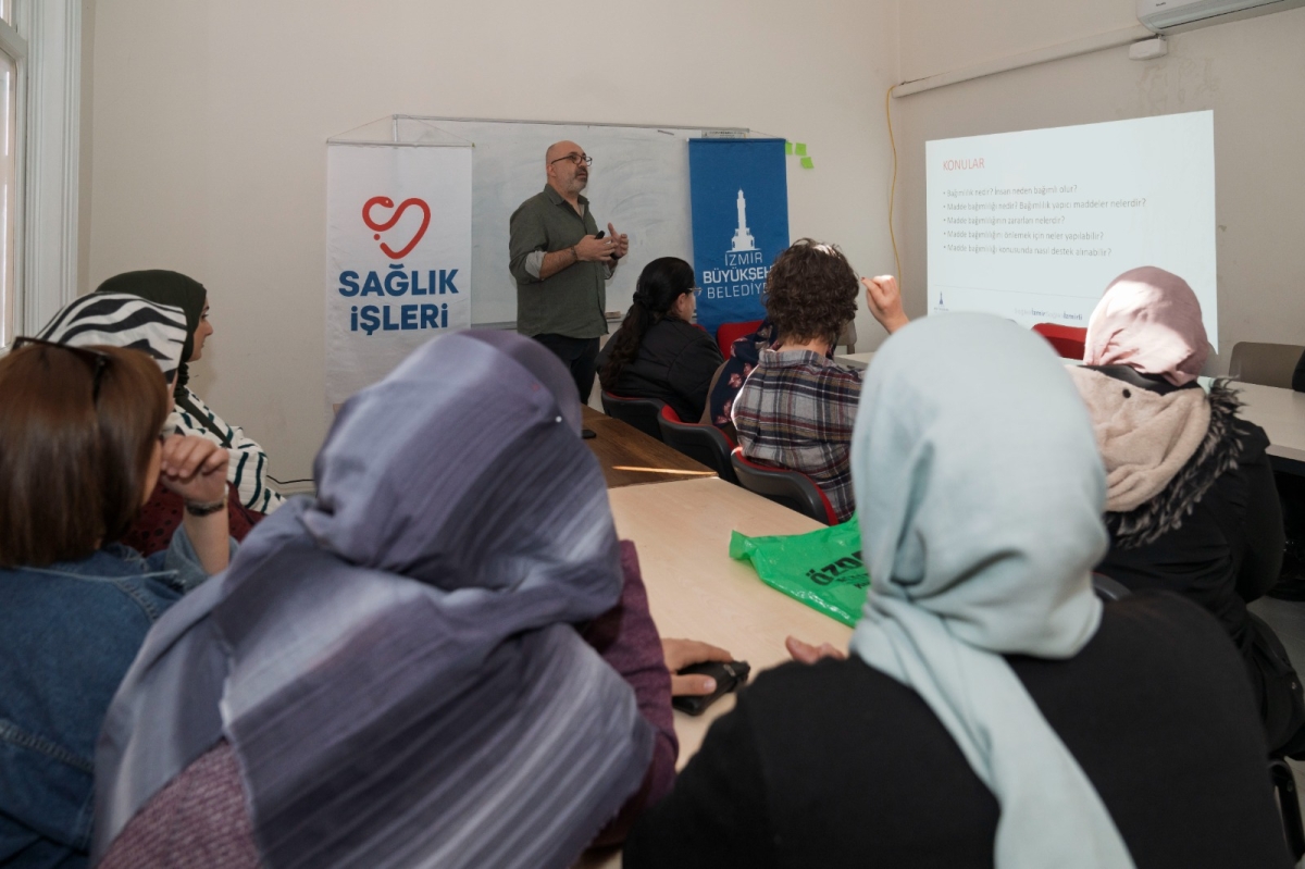 İzmirli annelere madde bağımlılığına karşı eğitim düzenlendi
