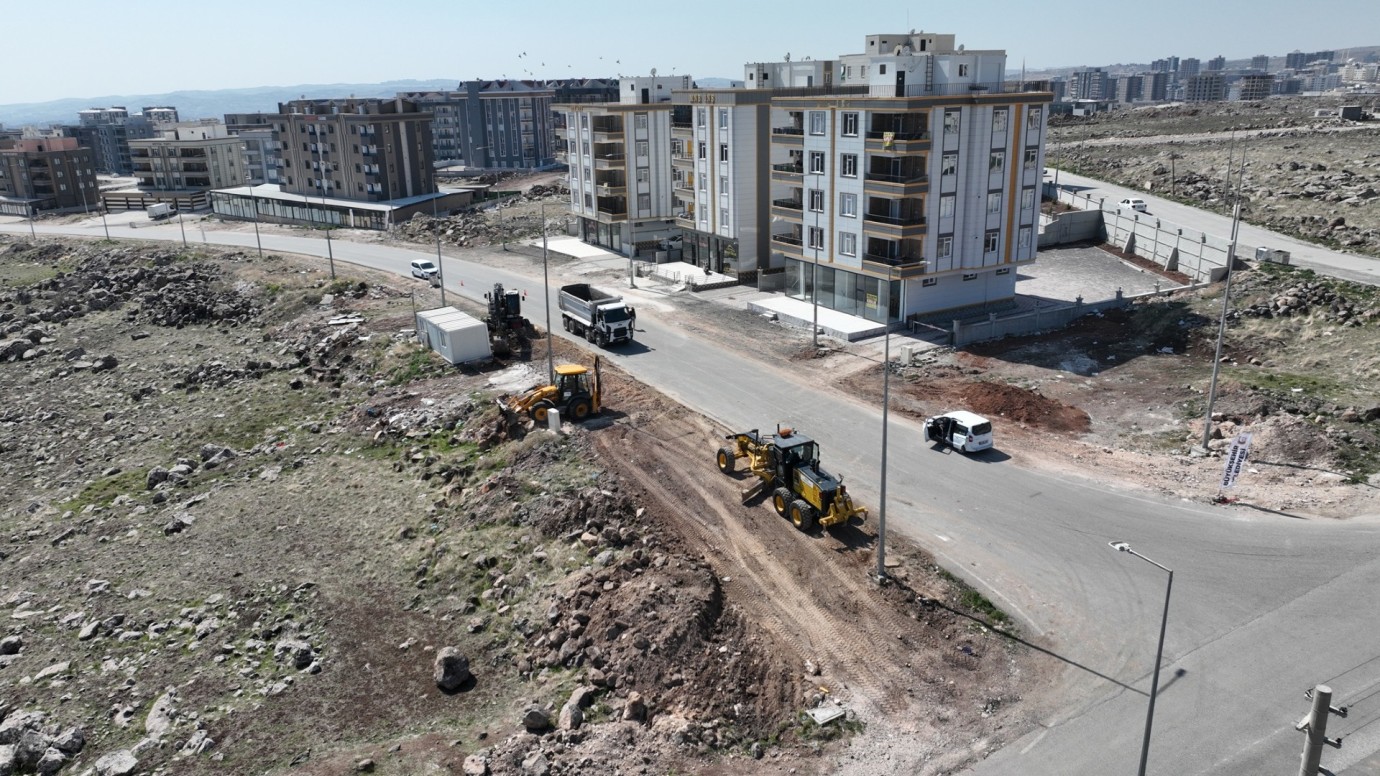 BÜYÜKŞEHİR BELEDİYESİ, KARAKÖPRÜ’DE ULAŞIMI KOLAYLAŞTIRIYOR