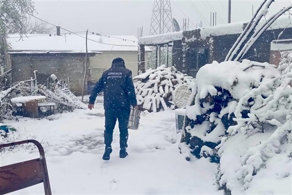 Giresun Belediyesi ihtiyaç sahibi vatandaşlara sıcak yemek ulaştırıyor