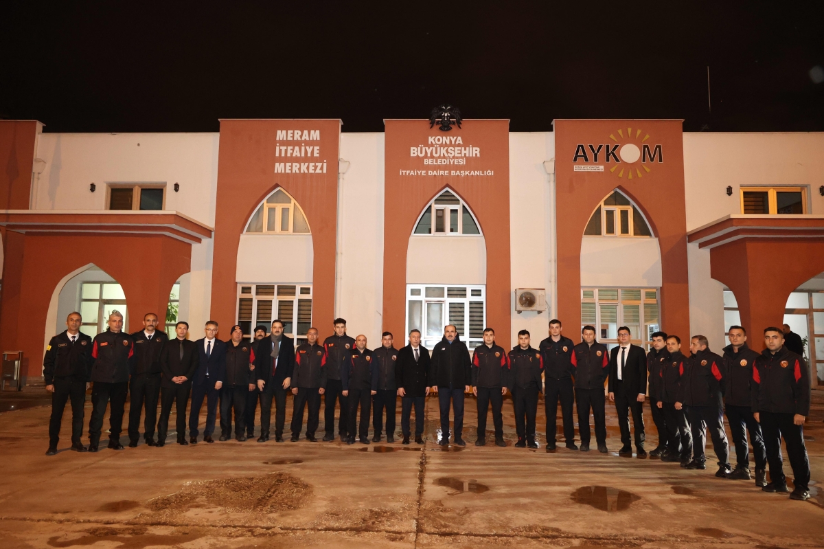 Başkan Altay, itfaiyecilerle sahur yaptı