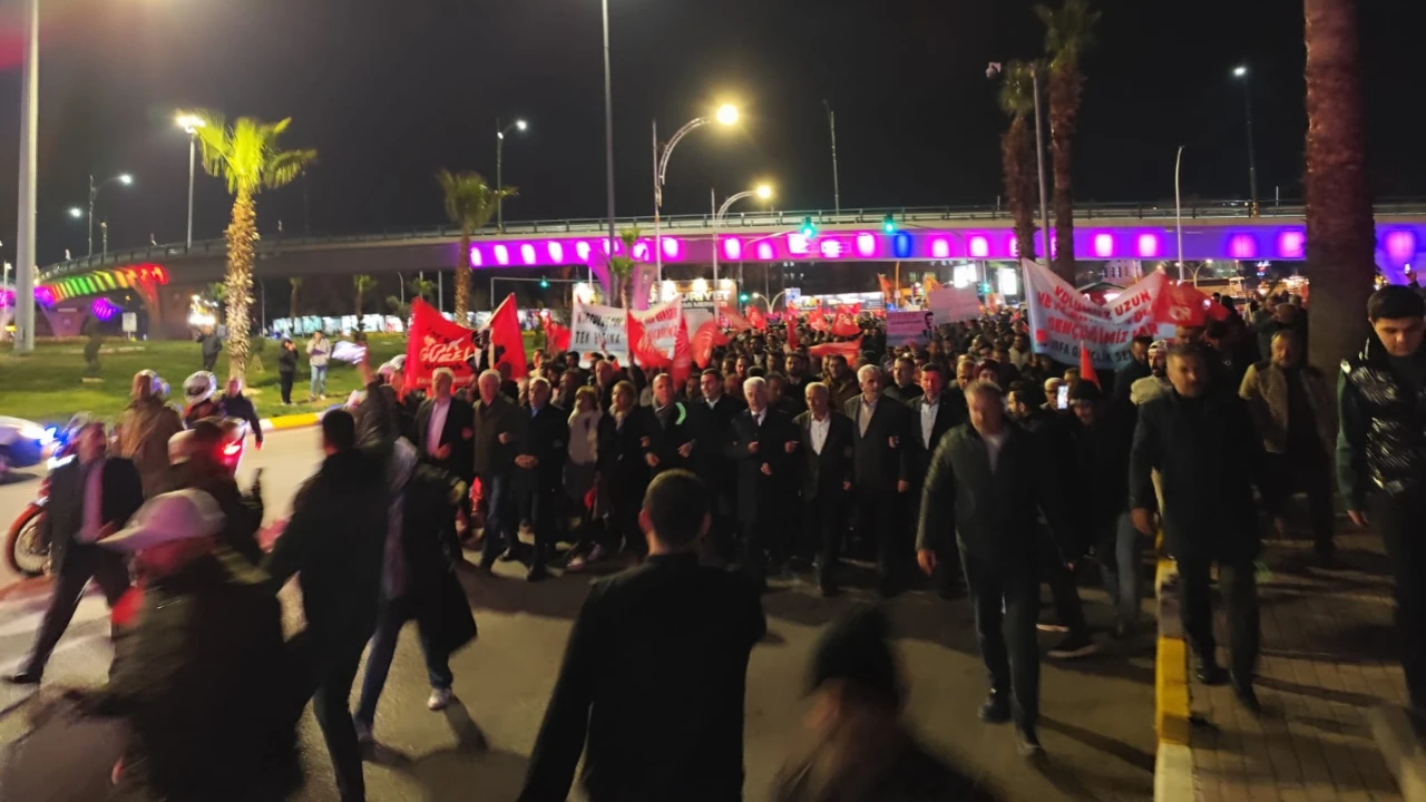 Şanlıurfa'da CHP İl Başkanlığı İmamoğlu’nun Gözaltına Alınması Şanlıurfa’da Protesto Edildi