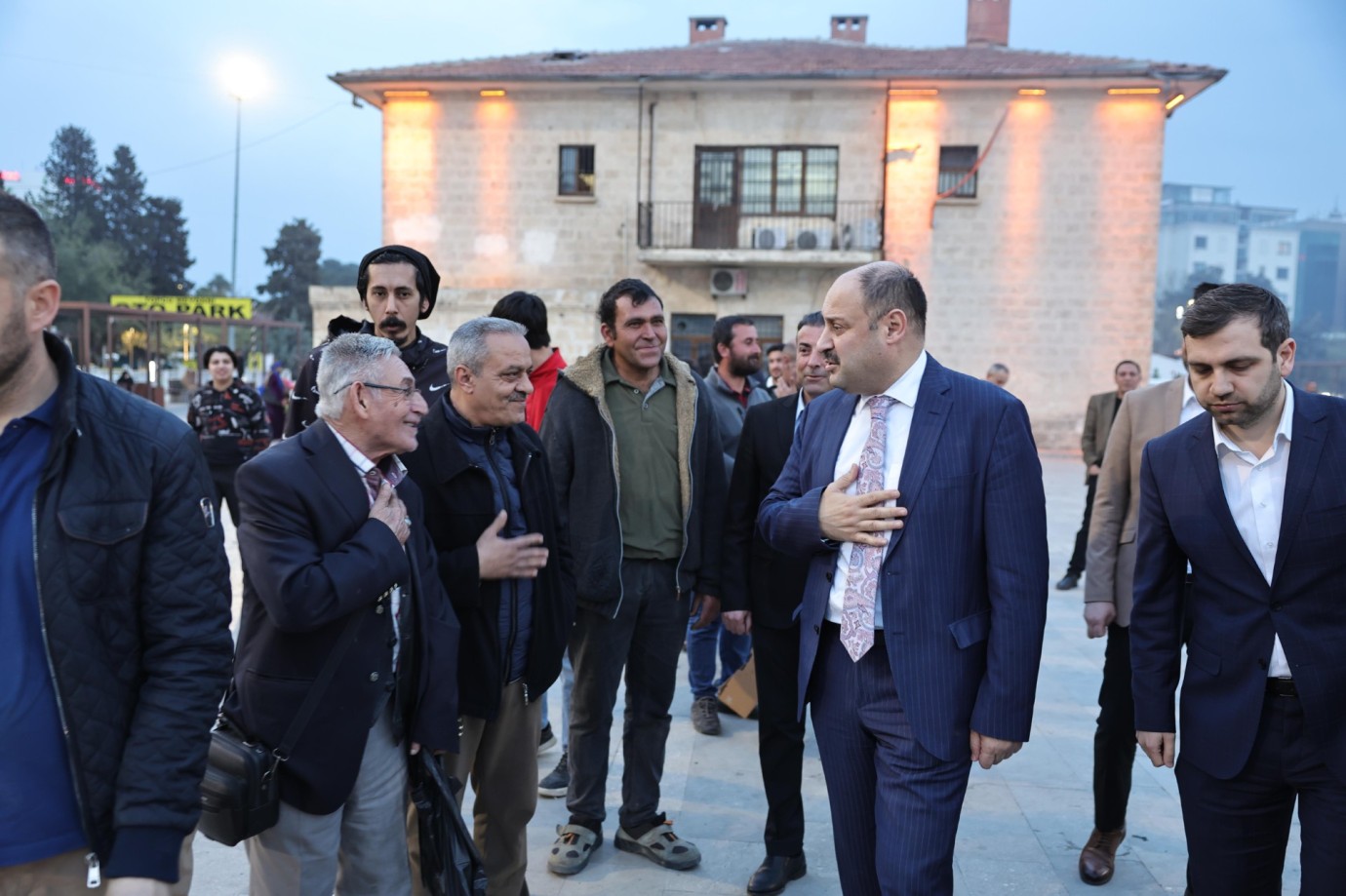 BAŞKAN GÜLPINAR, İFTAR ÇADIRINDA VATANDAŞLARLA BİRLİKTE ORUCUNU AÇTI  BAŞKAN GÜLPINAR, RAMAZAN’IN MANEVİ HAVASINI İFTAR ÇADIRINDA YAŞADI