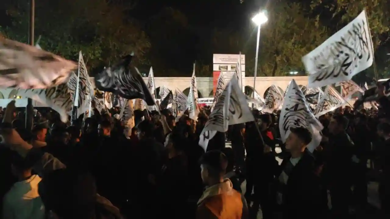 Şanlıurfa'da Kadir Gecesi binlerce kişi Gazze için tek yürek oldu!