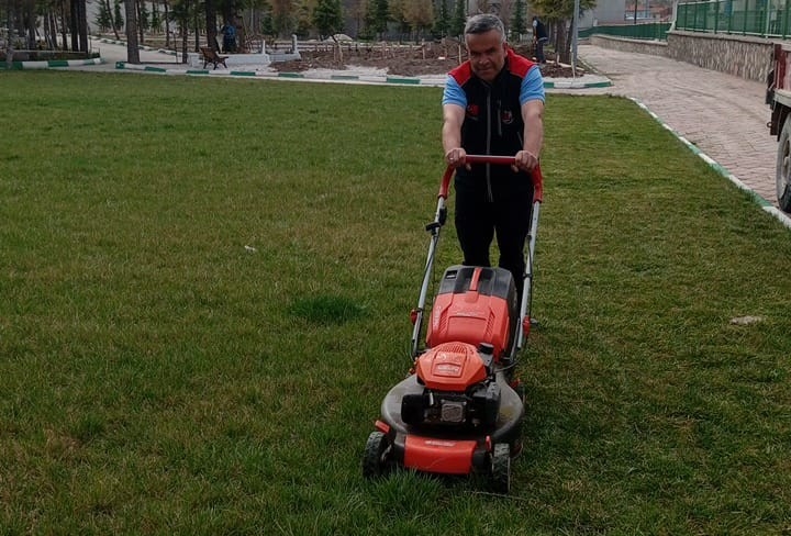 Çorum Belediyesi, mezarlıkları bayram ziyaretine hazırladı