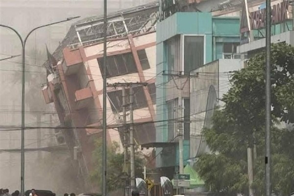 Myanmar depreminde ölü sayısı 700'e ulaştı, aramalar devam ediyor