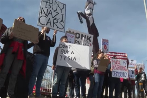 Tesla'nın üç aylık satışları Elon Musk'a karşı tepkiler nedeniyle yüzde 13 düştü