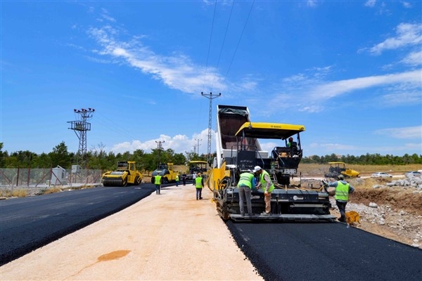 Diyarbakır'da cadde ve bulvarlara 240 bin ton sıcak asfalt serilecek