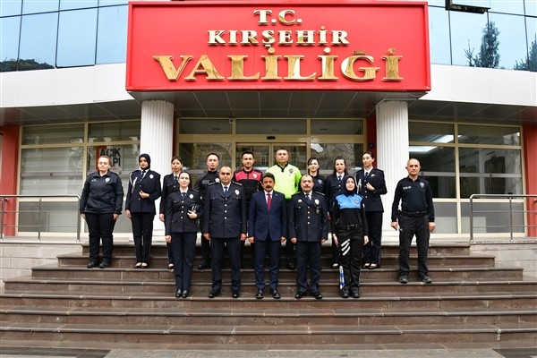 Kırşehir İl Emniyet Müdürü Kartal ve polis okulu öğrencilerinden Vali Demiryürek'e ziyaret