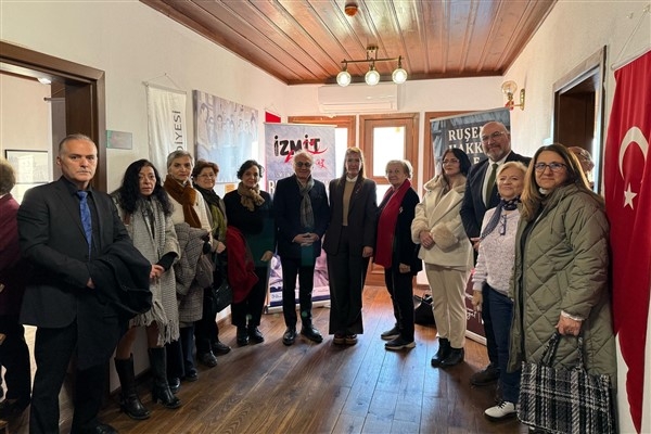 izmit'te Ruşen Hakkı anıldı