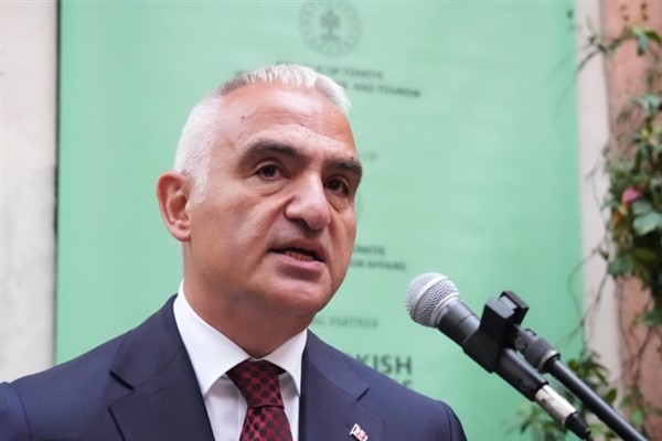 Bakan Ersoy: Tarihe sahip çıkıyoruz, Ayasofya’yı geleceğe taşıyoruz!