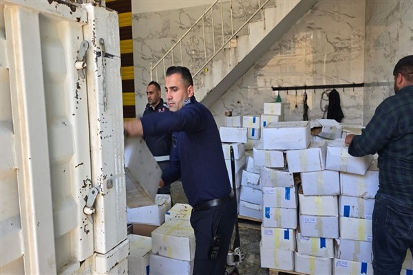 Şanlıurfa'da baklava imalatçısında tonlarca bozulmuş ceviz ele geçirildi