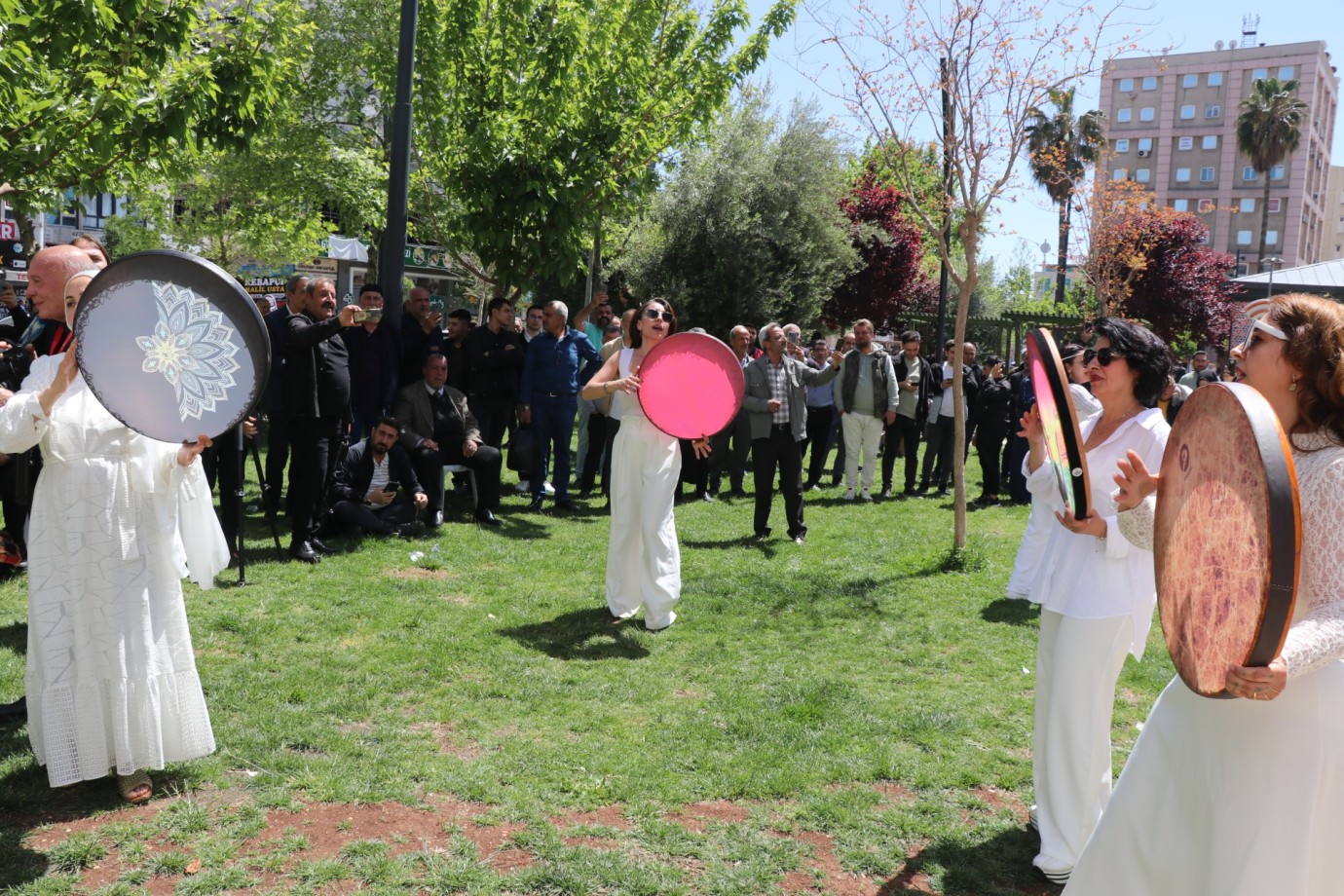 BÜYÜKŞEHİR BELEDİYESİ, BEYAZ MELEKLER’İ URFALILARLA BULUŞTURDU  ŞANLIURFA’DA BEYAZ MELEKLER RÜZGÂRI ESTİ
