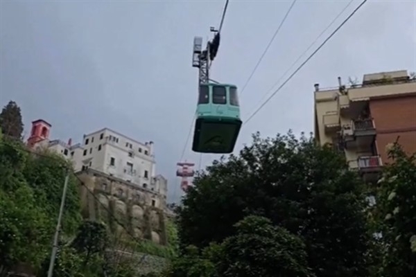 Güney İtalya'da teleferik kazasında dört kişi öldü