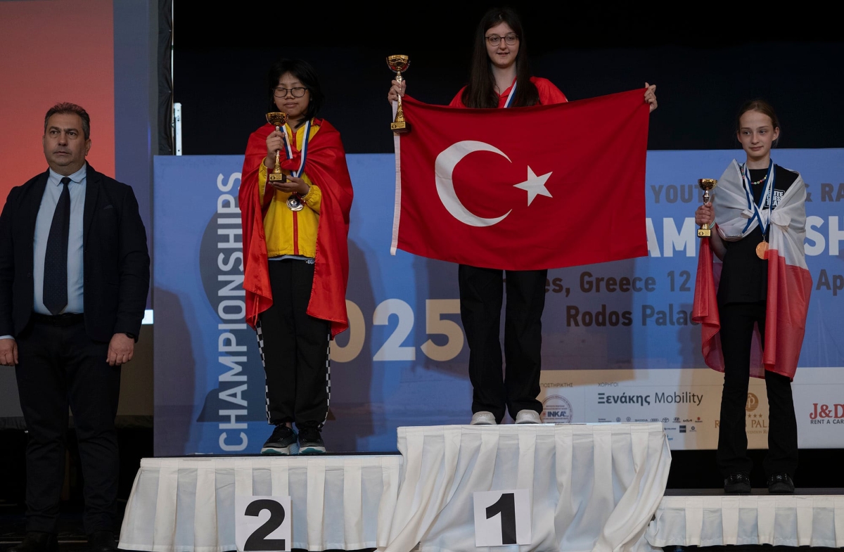 Bursa Büyükşehir Belediyesporlu Arya Aydoğan, dünya şampiyonu