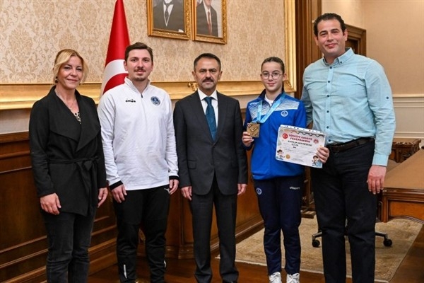 Vali Aktaş, 2025 Türkiye Çocuklar Karate Şampiyonu Melis Uran’ı ağırladı
