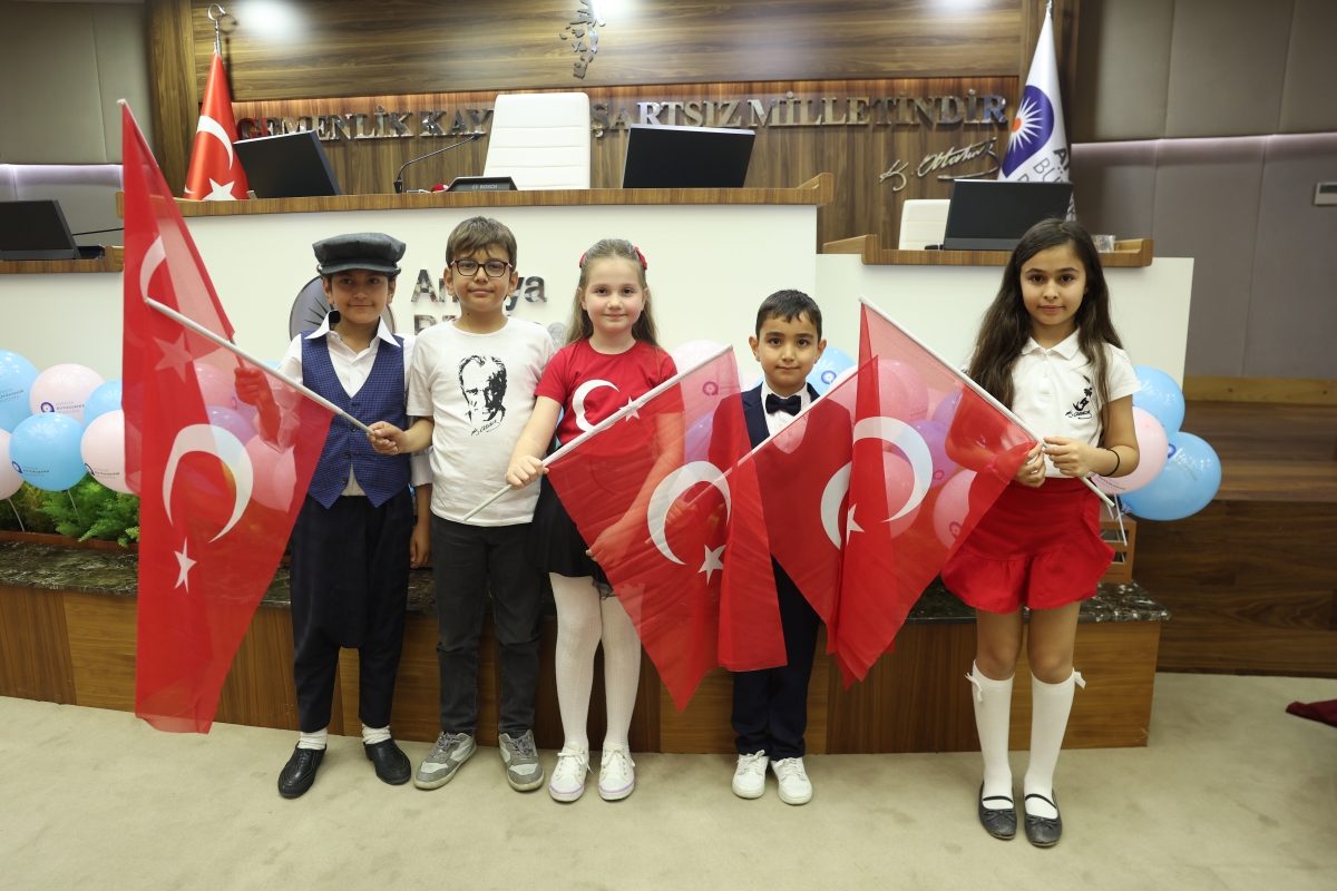 Antalya'da 23 Nisan dolayısıyla Temsili Çocuk Meclisi toplandı