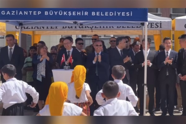 Büyükelçi Jiang'dan Gaziantep’e ziyaret: 23 Nisan coşkusuna ortak oldu