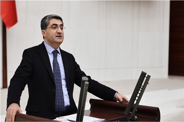 Ekmen: AYM'nin yıl dönümü, tarafsızlığı simgeleyen bir yerde kutlanmalıydı