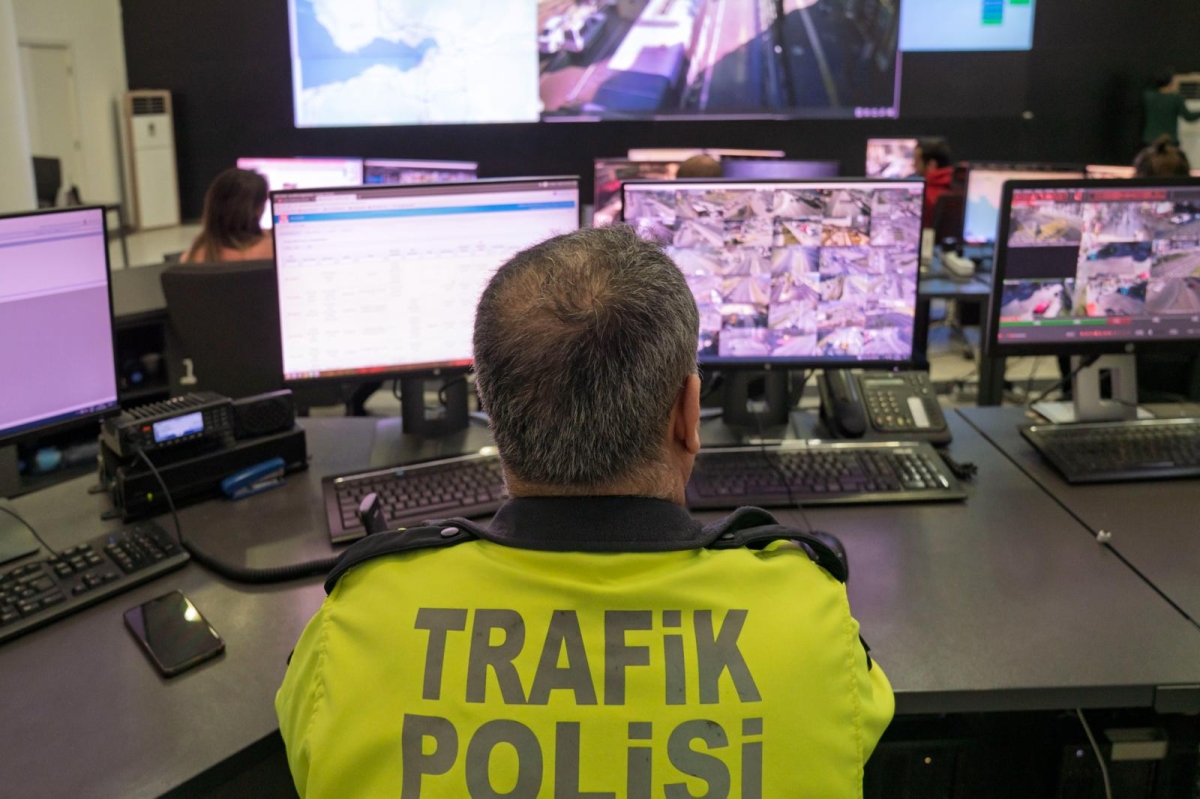 İzmir'de Akıllı Trafik Yönetim Sistemi kullanılmaya başlandı