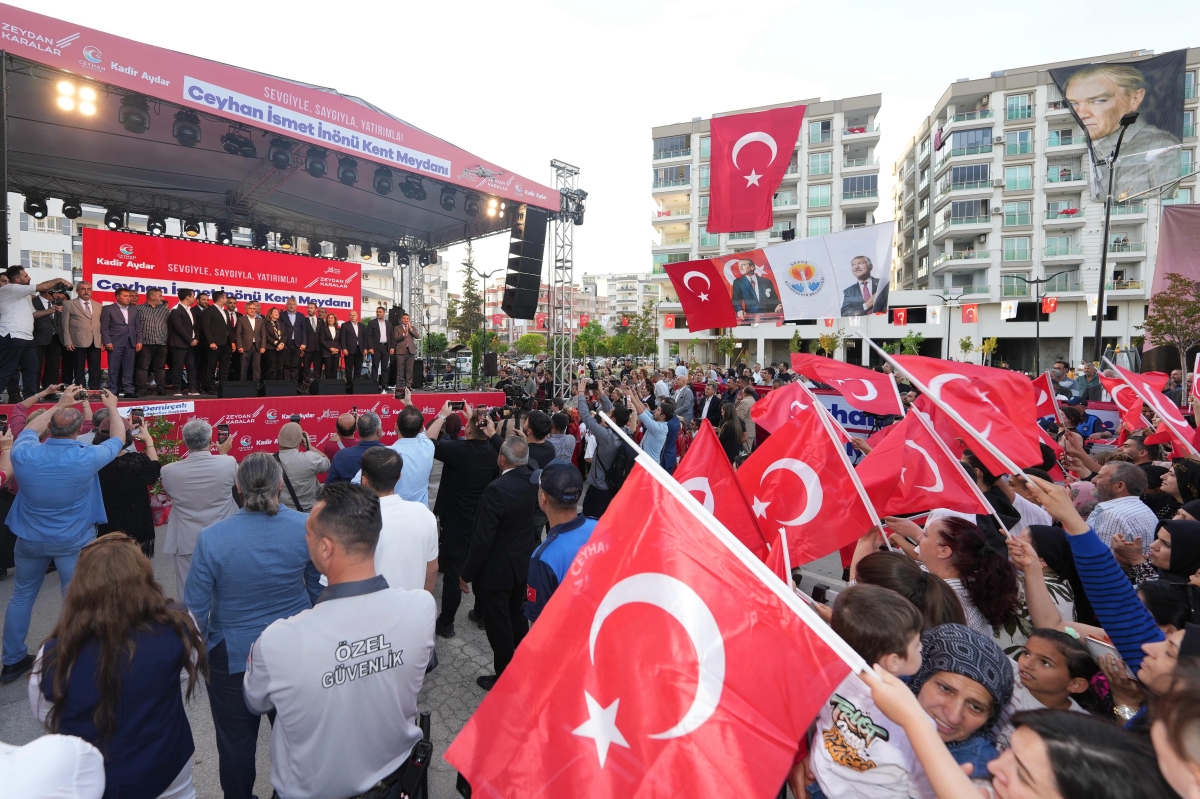 Adana'da Ceyhan İsmet İnönü Kent Meydanı açıldı