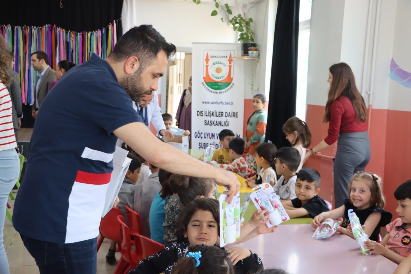 MİNİKLERE AĞIZ VE DİŞ BAKIMI BİLİNCİ KAZANDIRILDI