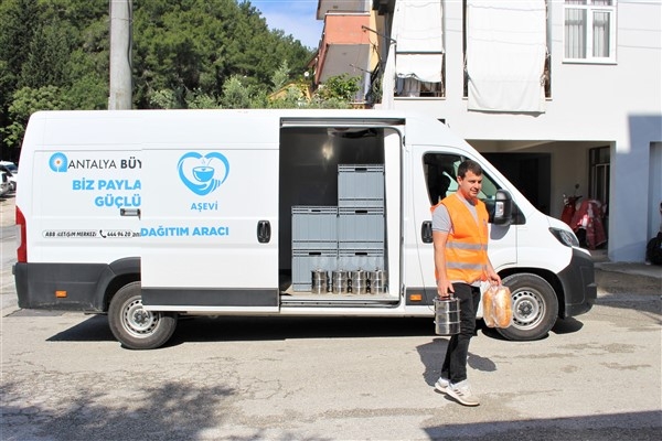 Manavgat Aşevi'nden ihtiyaç sahiplerine destek