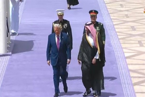 Trump, Orta Doğu seyahatini başlatmak için Suudi Arabistan'a geldi