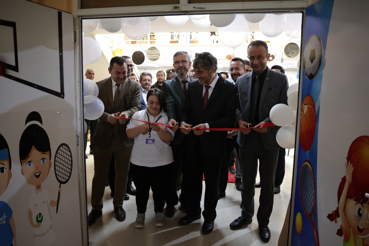Kütahya'da TÜBİTAK 4006 Bilim Fuarı açılışı yapıldı
