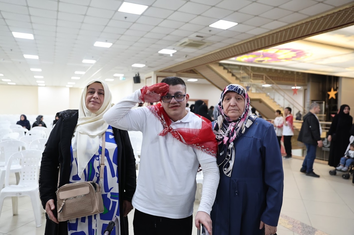 Bağcılar'da engelli vatandaşlar için asker eğlencesi düzenlendi