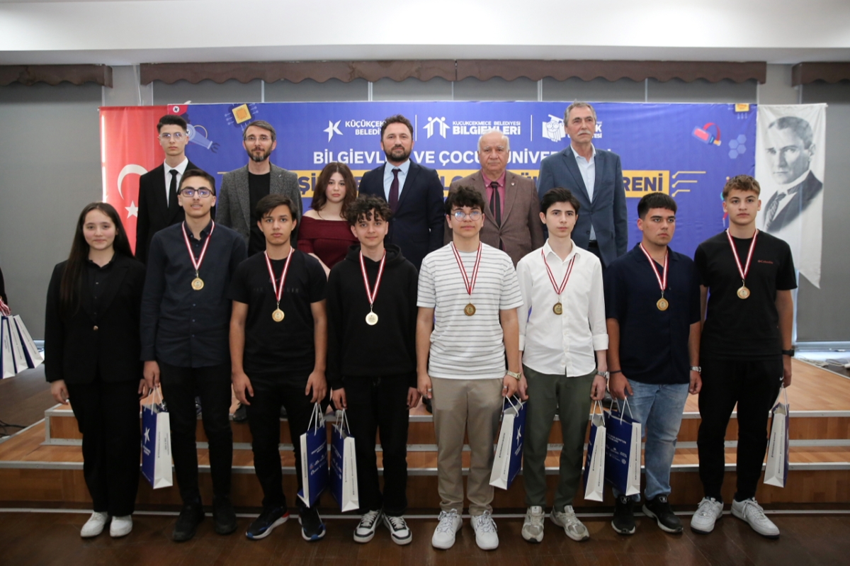 Küçükçekmece'de Bilişim ve Teknoloji Ödül Töreni düzenlendi