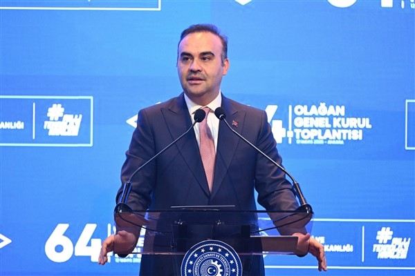 Bakan Kacır: Türkiye’yi temsil eden öğrencilerimiz gururumuz oldu