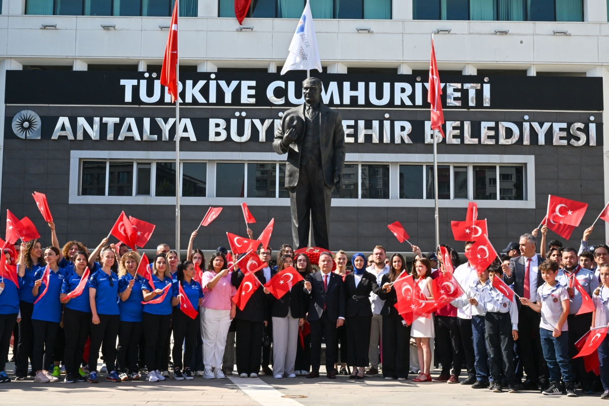 Antalya Büyükşehir Belediyesi'nde 19 Mayıs kutlamaları törenle başladı