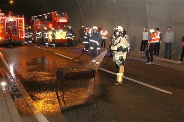Giresun'da tünel içerisinde yangın tatbikatı yapıldı