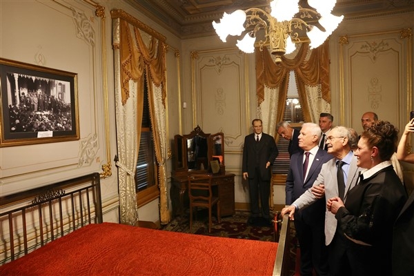 Atatürk’ün balmumu heykeli, Hünkar Köşkü’nde sergileniyor