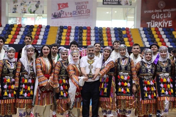 Karaman Yurtlig Halk Oyunları ekibi ödül kazandı